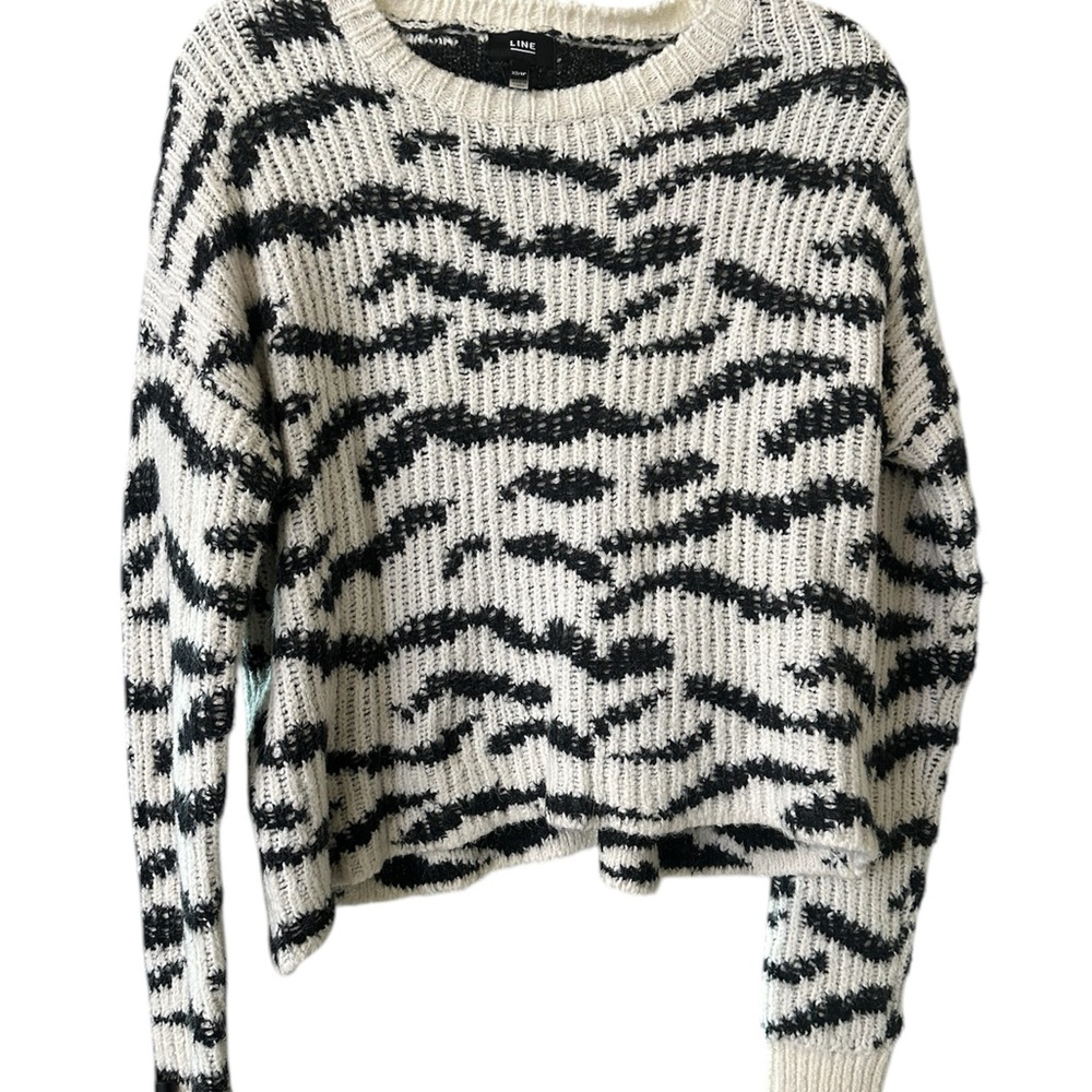 The Line by K Cozy Black & White Patterned Sweater size xs